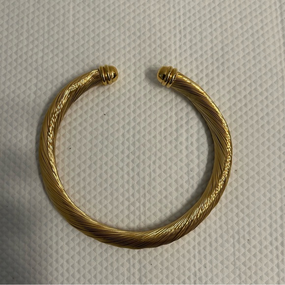 Vintage style gold tone wire cuff choker necklace. - Picture 2 of 5